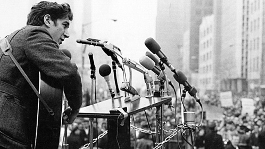 Phil Ochs in live performance.